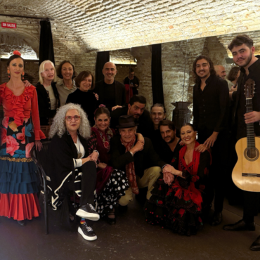 Jeremy Irons visita el Museo del Baile Flamenco tras recibir el Giraldillo de Honor en el Festival de Cine de Sevilla